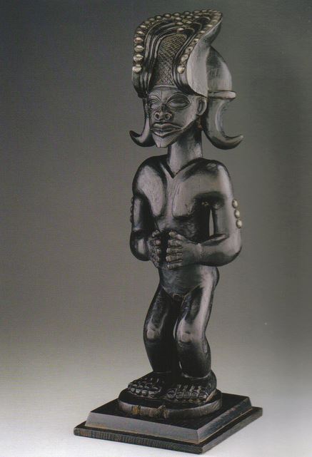 statue-de-chef-(mwanangana)-h-38cm-style-du-pays-d'origine-(école-de-Moxico)-museum-of-fine-arts-Boston.JPG