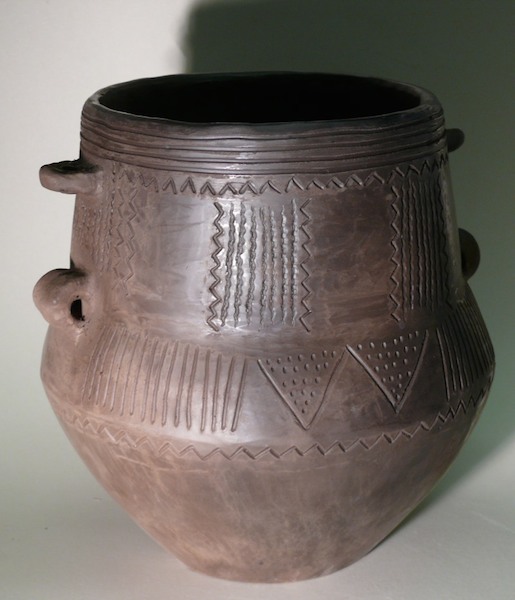 vase néolithique (réplique).JPG