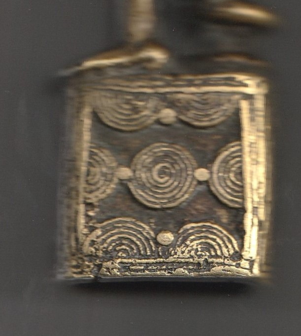 Détail socle briquet.jpg