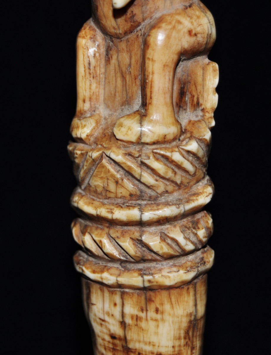 Maxime sceptre ivoire sculpté 1 e.JPG