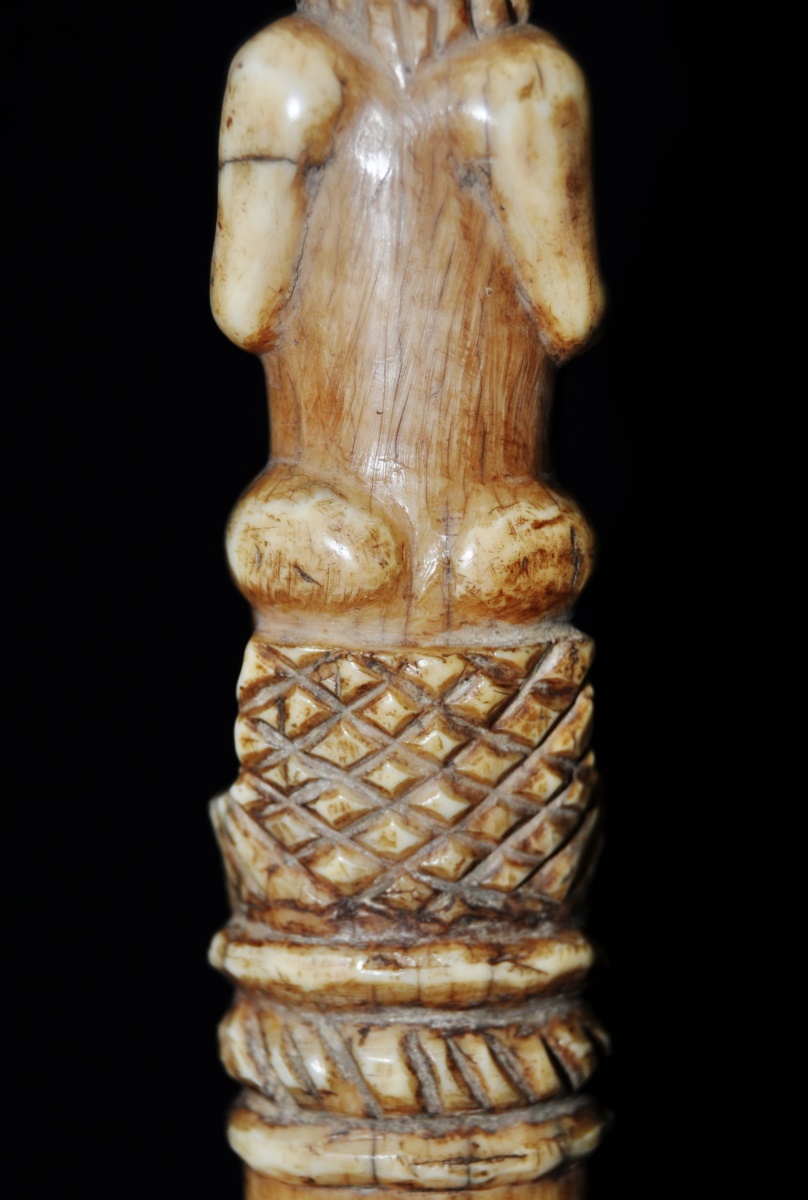 Maxime sceptre ivoire sculpté 1 h.JPG