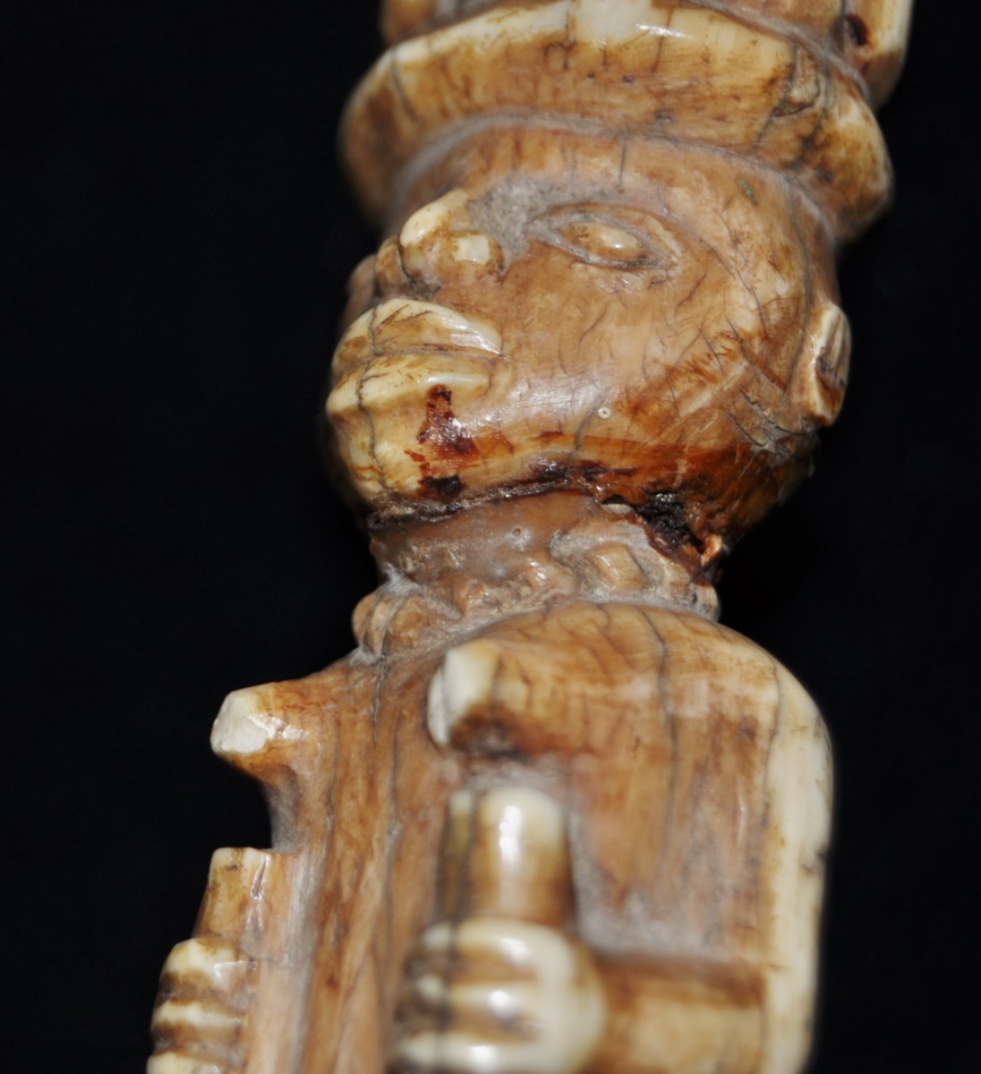 Maxime sceptre ivoire sculpté 1 j.JPG